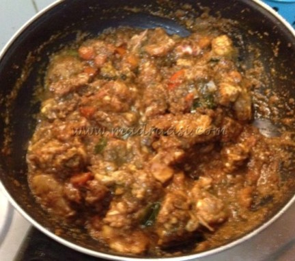 Chicken and tomato in paste