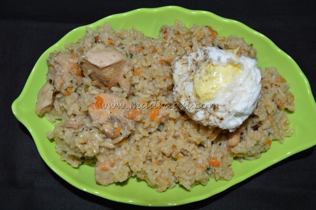 Creamy chicken rice with poached egg