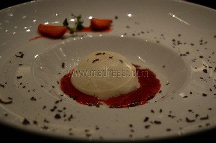 Pannacotta alla fragalla (crunchy chocolate and strawberry pannacotta)