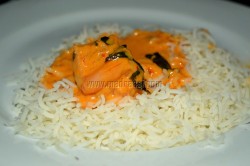 Steamed rice with Thai red prawn curry